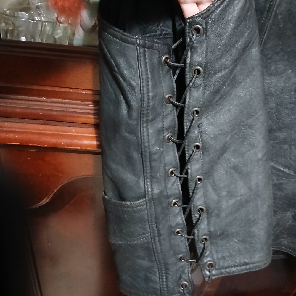 Black Leather Vest for Men, Moto .riding, Sz.44 - Picture 4 of 4